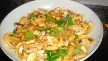 ricette vegane champignon saltati in padella con sedano 8 1
