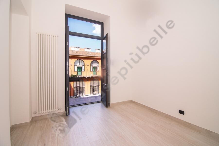 palazzo depoca Piazza Vittorio pressi vendesi bilocale 04