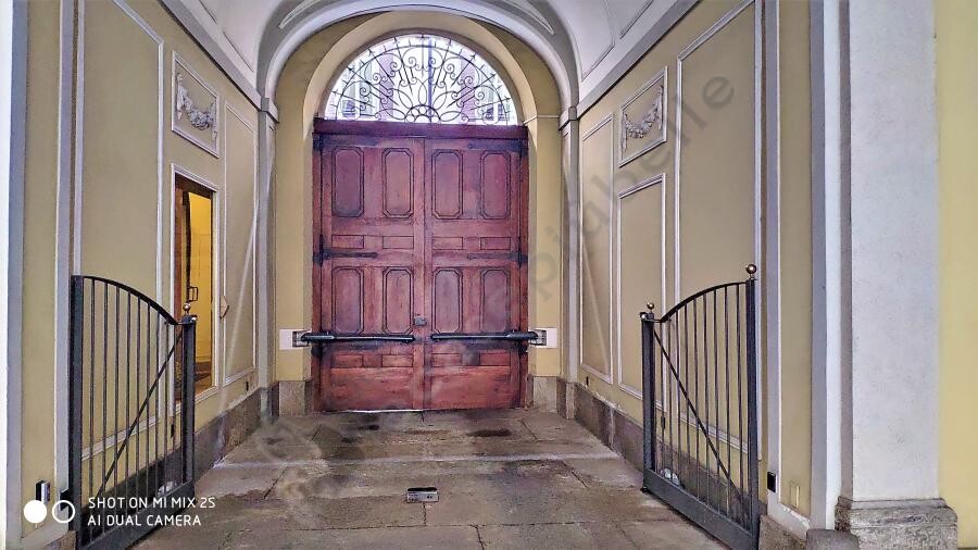 via lagrange pressi vendesi bellissimo bilocale con soppalco su tre livelli 05