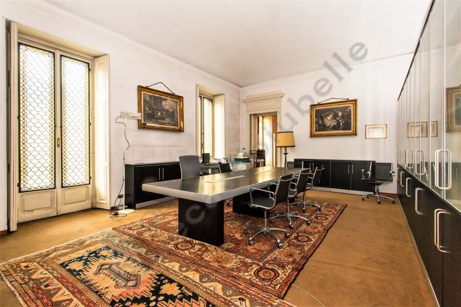 piazza solferino pressi ampio appartamento in stabile elegante 01