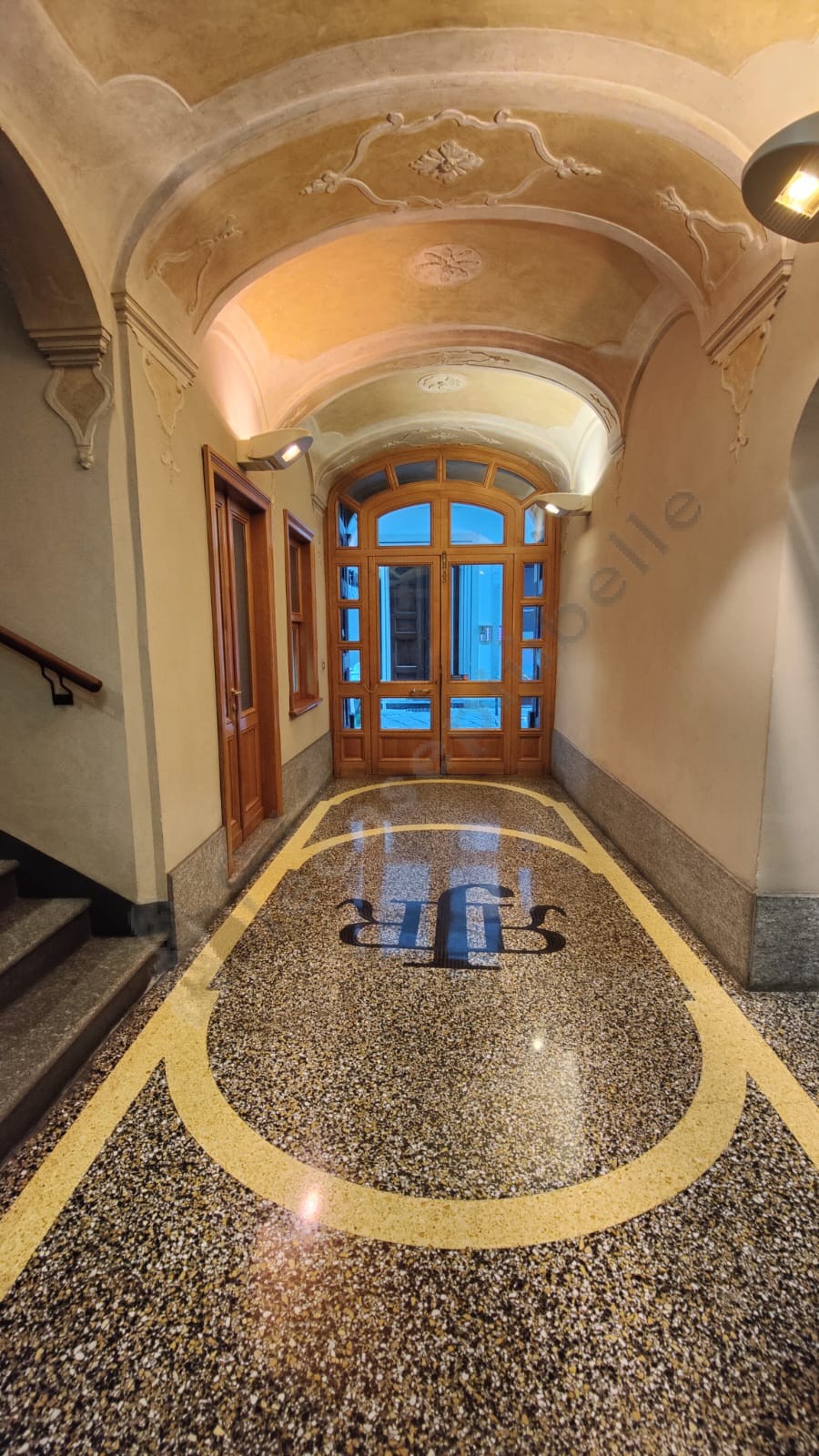 via-garibaldi-monolocale-piano-alto-in-stabile-del-700 (2)