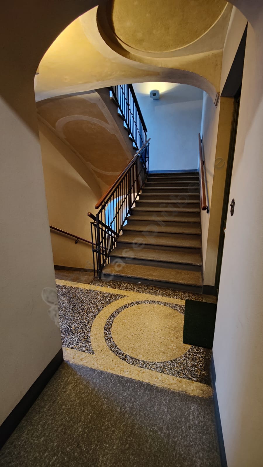 via-garibaldi-monolocale-piano-alto-in-stabile-del-700 (4)
